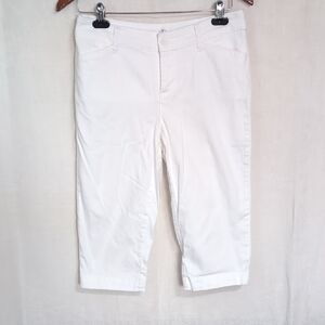 St. John's Bay White Capri Size 8 Petite